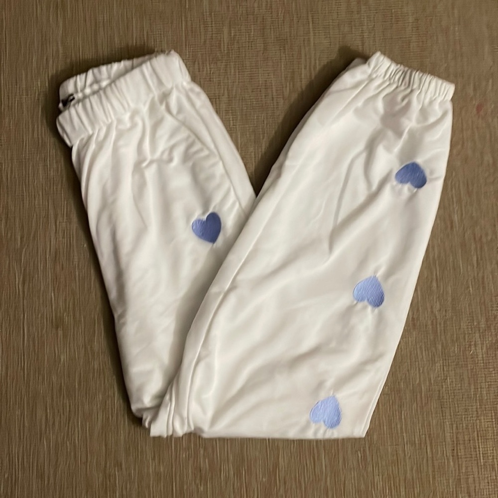 NEW WHITE SWEAT PANTS WITH PURPLE HEARTS